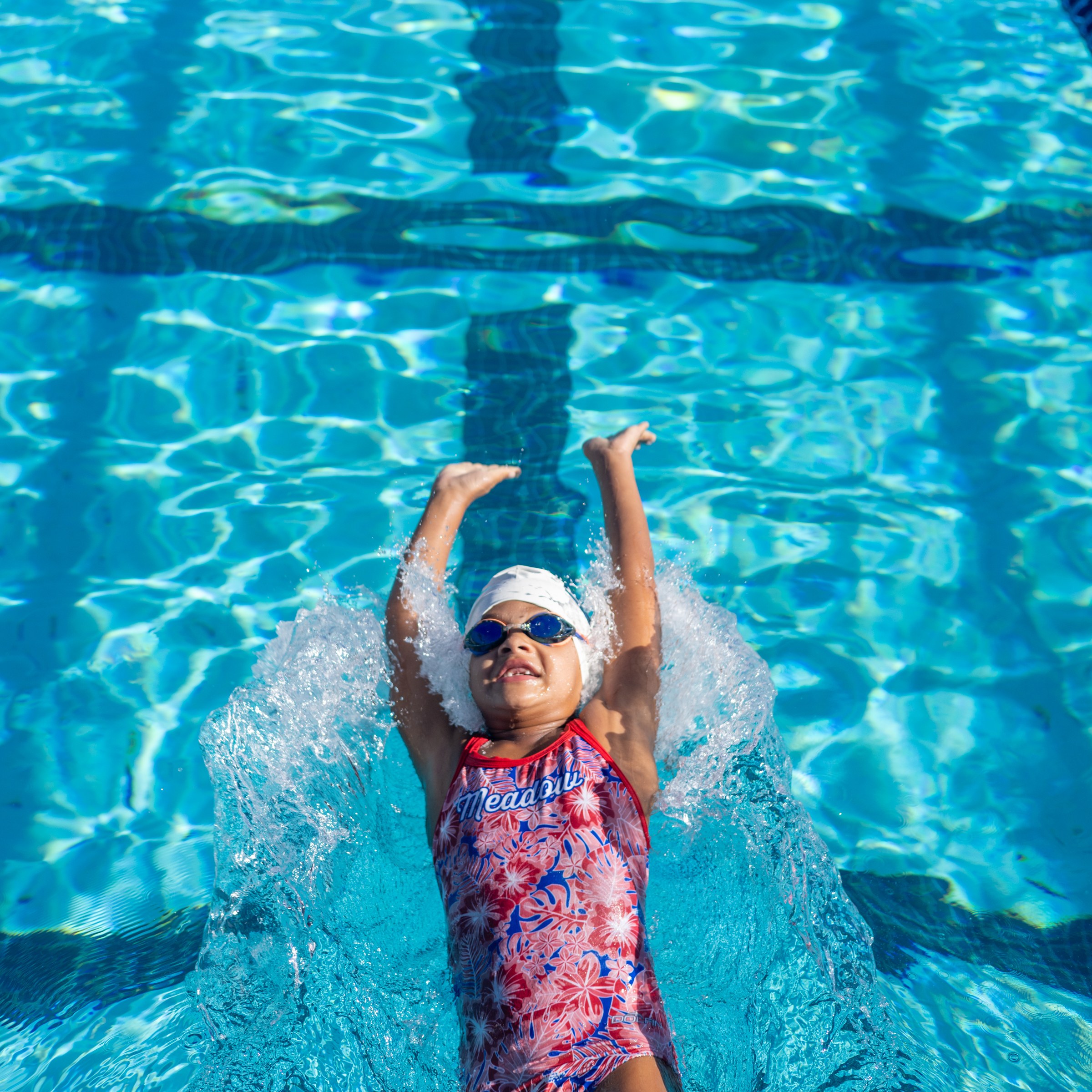 Overhead view of a swimmer arching into the backstroke start